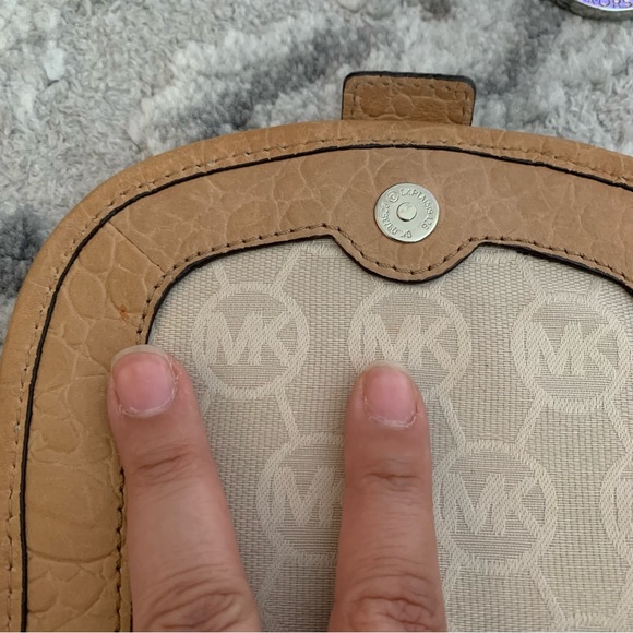 Michael Kors Beige Crossbody Saddle Bag - Picture 8 of 9